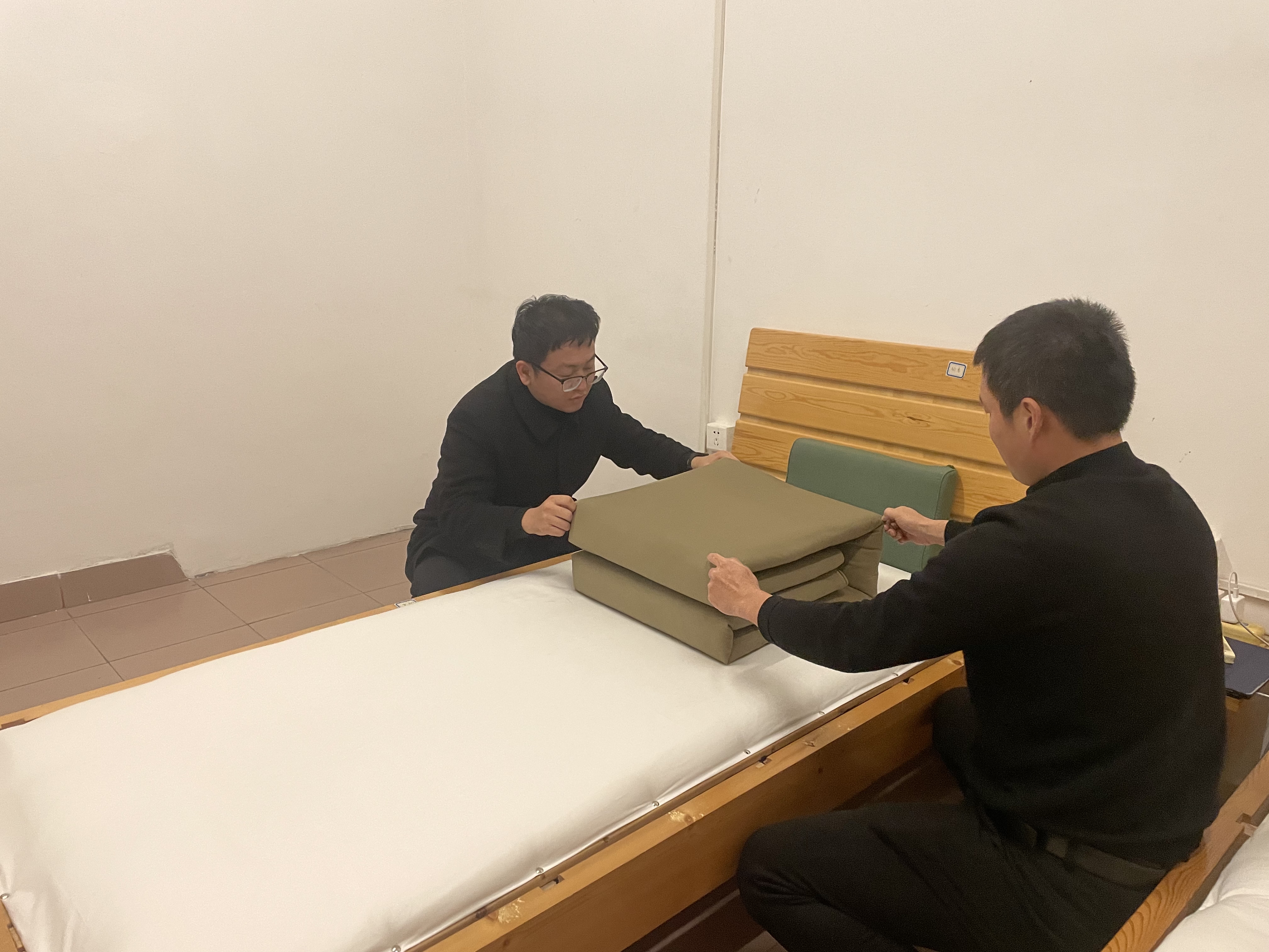 1642493063839978.jpg ce59cfbc093e5f33b4e77cd9f7db975.jpg