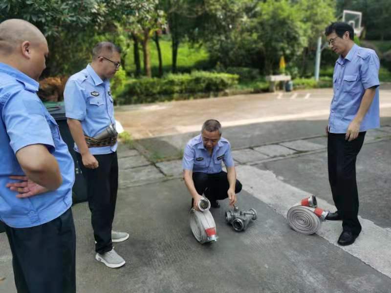 1649918813837616.jpg 執(zhí)勤一隊二帶連接訓(xùn)練蔣弓攝.jpg