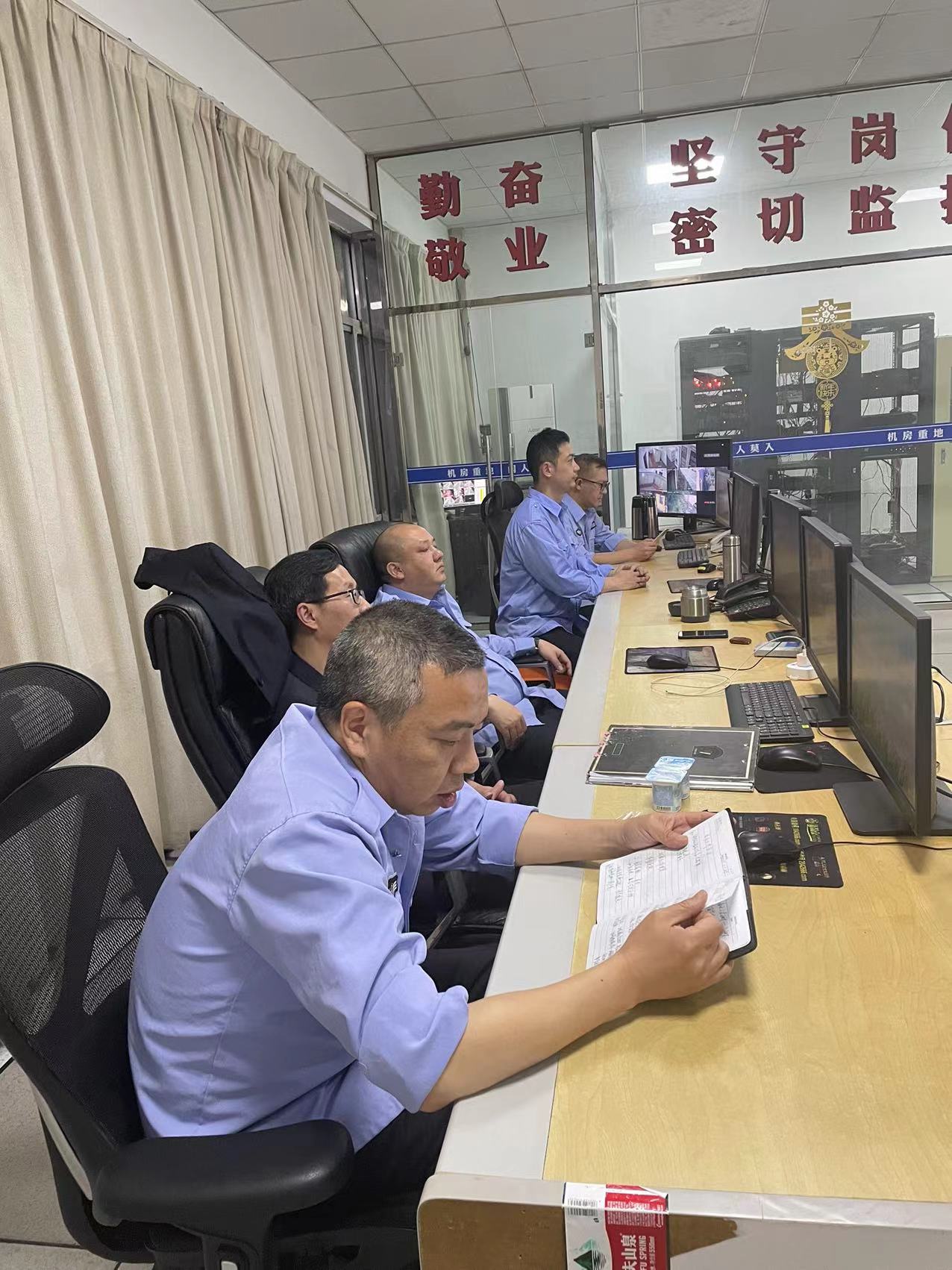 1649918829332412.jpg 執(zhí)勤一隊學(xué)習(xí)王之佳攝.jpg