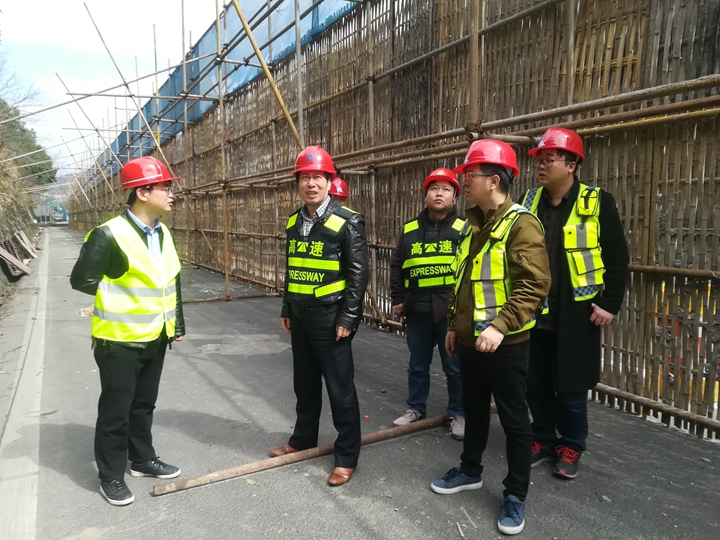 1 3.8江總現(xiàn)場指導(dǎo)工作_副本.jpg